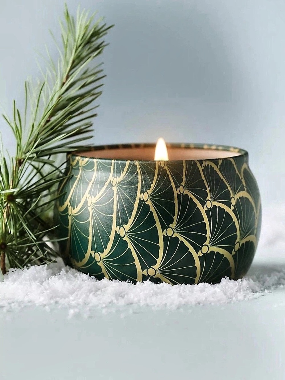 Voluspa Noble Fir Garland Scented Candle in Green & Gold NWT